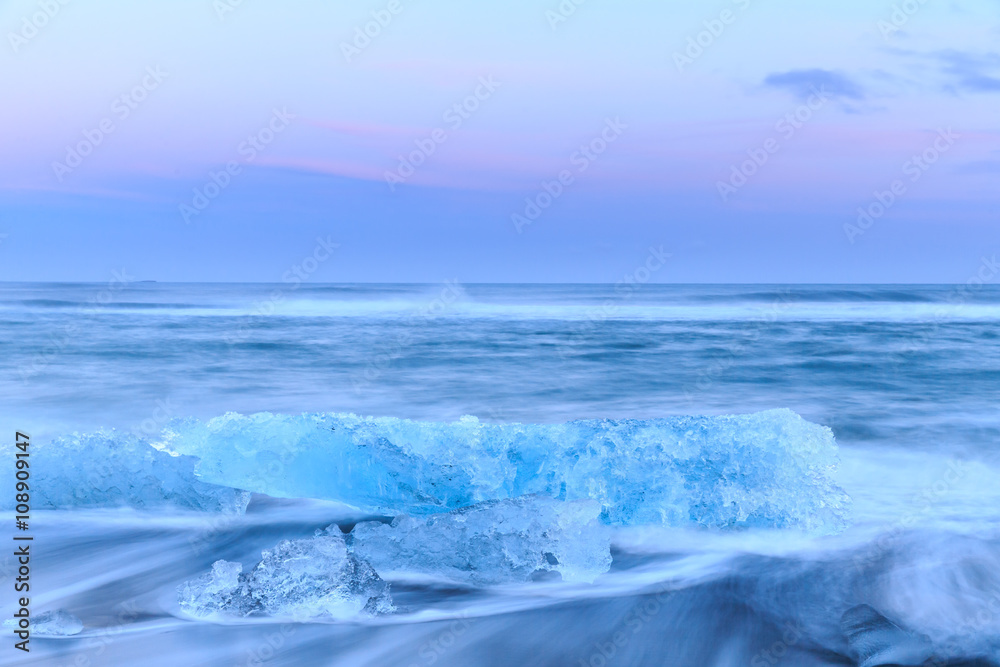 Obraz Tryptyk icebergs at crystal black