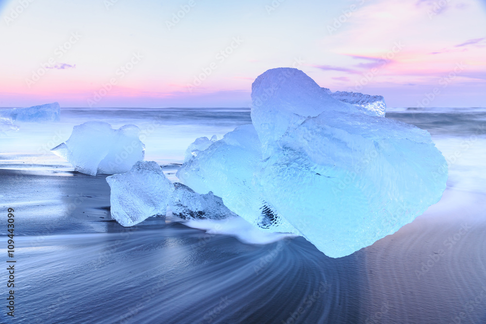 Obraz Tryptyk icebergs at crystal black