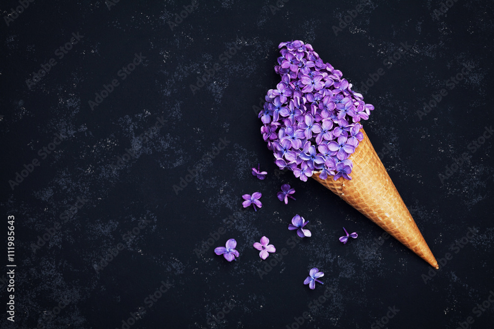 Obraz Tryptyk Ice cream of lilac flowers in