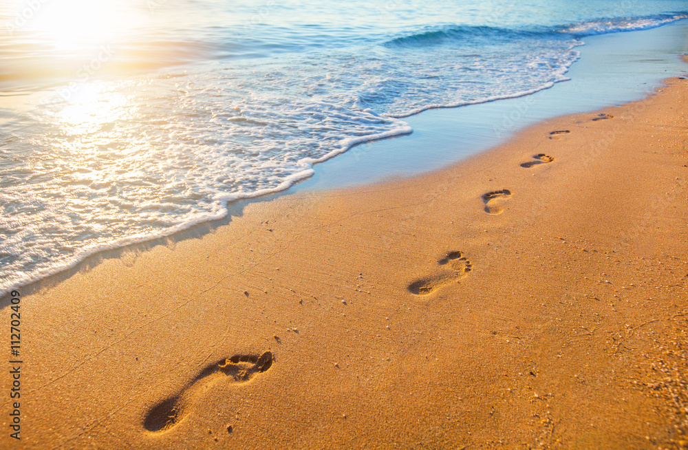 Obraz na płótnie beach, wave and footprints at