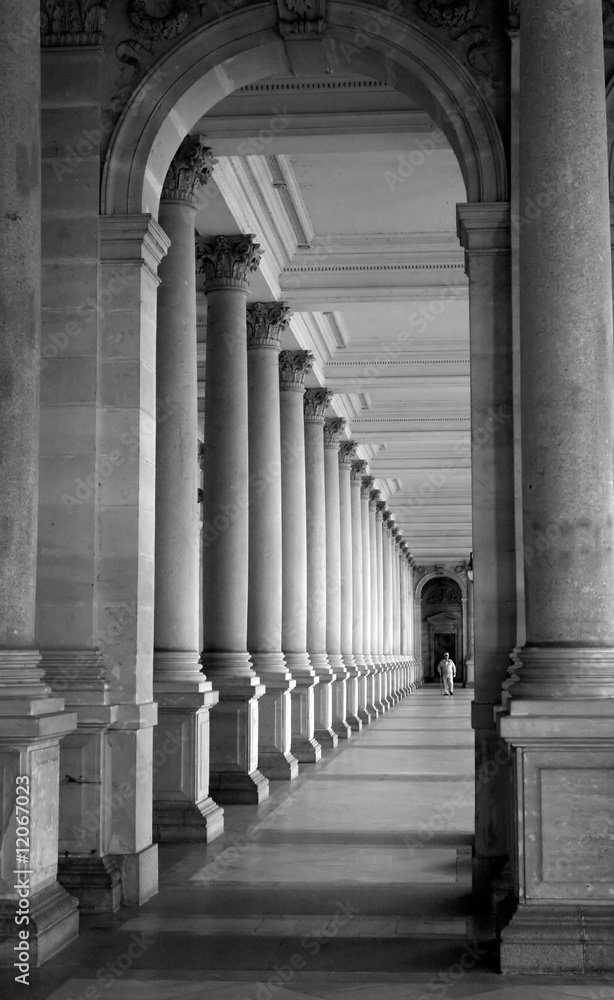 Fototapeta colonnade