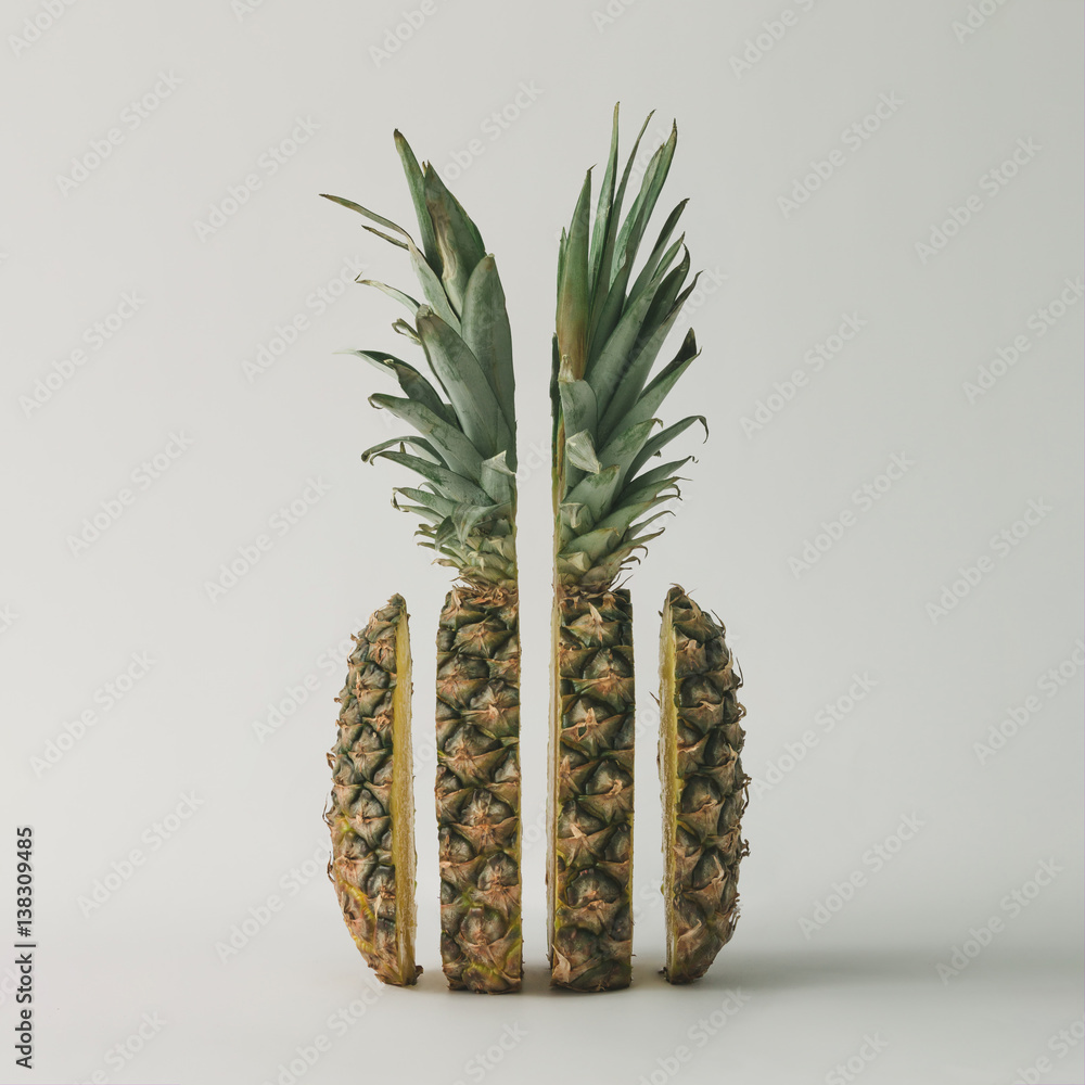 Obraz Tryptyk Sliced pineapple on bright