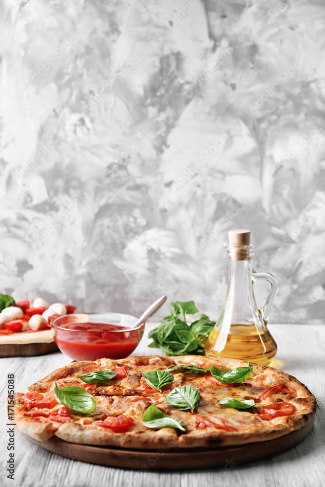 Obraz Dyptyk Delicious pizza with tomatoes