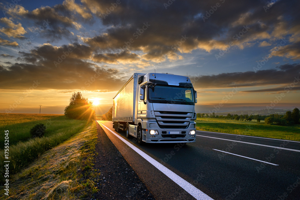 Obraz Tryptyk Truck driving on the asphalt