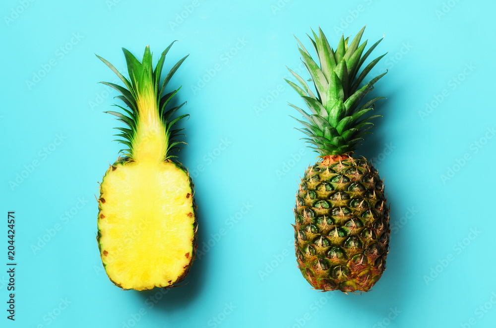 Obraz Pentaptyk Whole pineapple and half