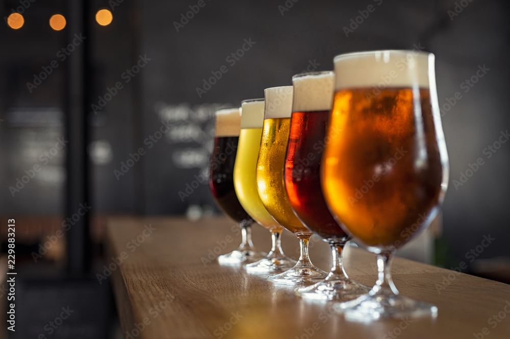 Obraz Tryptyk Draught beer in glasses
