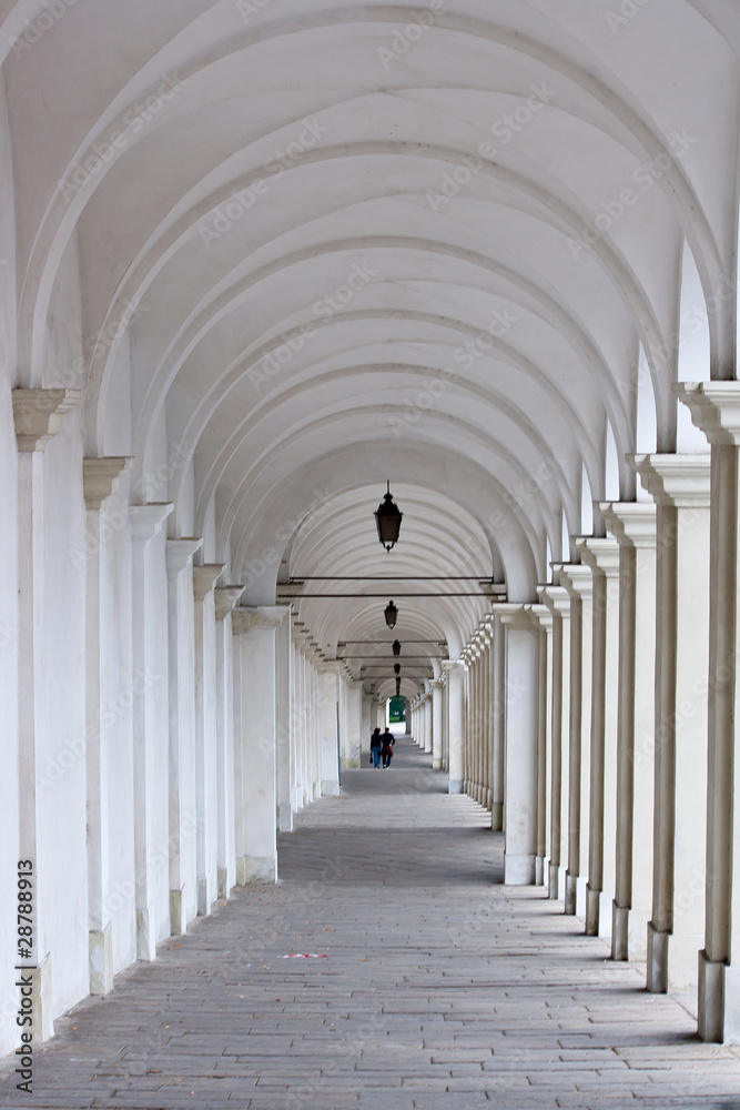 Obraz Pentaptyk White colonnade with two