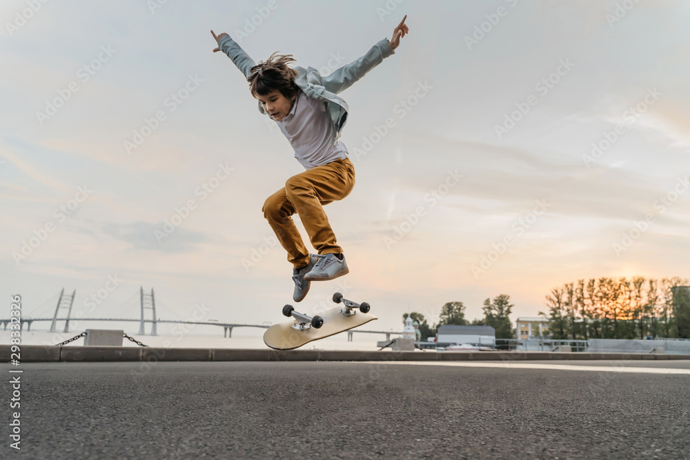 Fototapeta Boy jumping on skateboard at