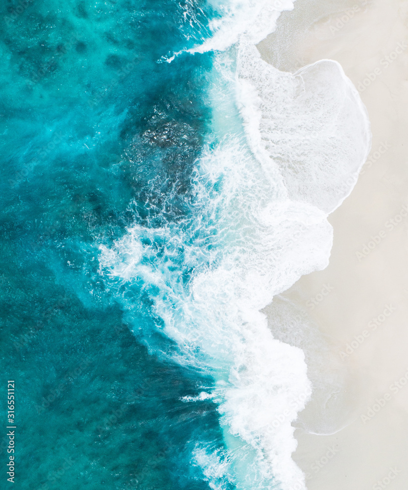 Obraz Tryptyk  wave of blue ocean on sandy