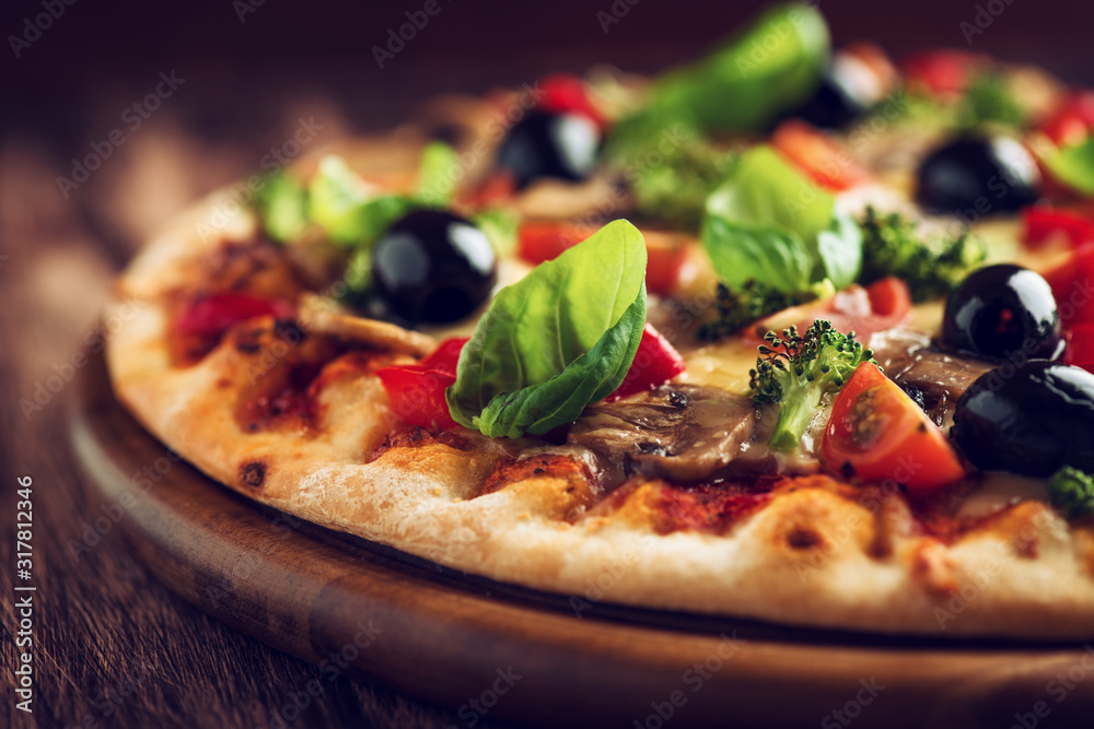 Obraz Tryptyk Healthy pizza with ham,