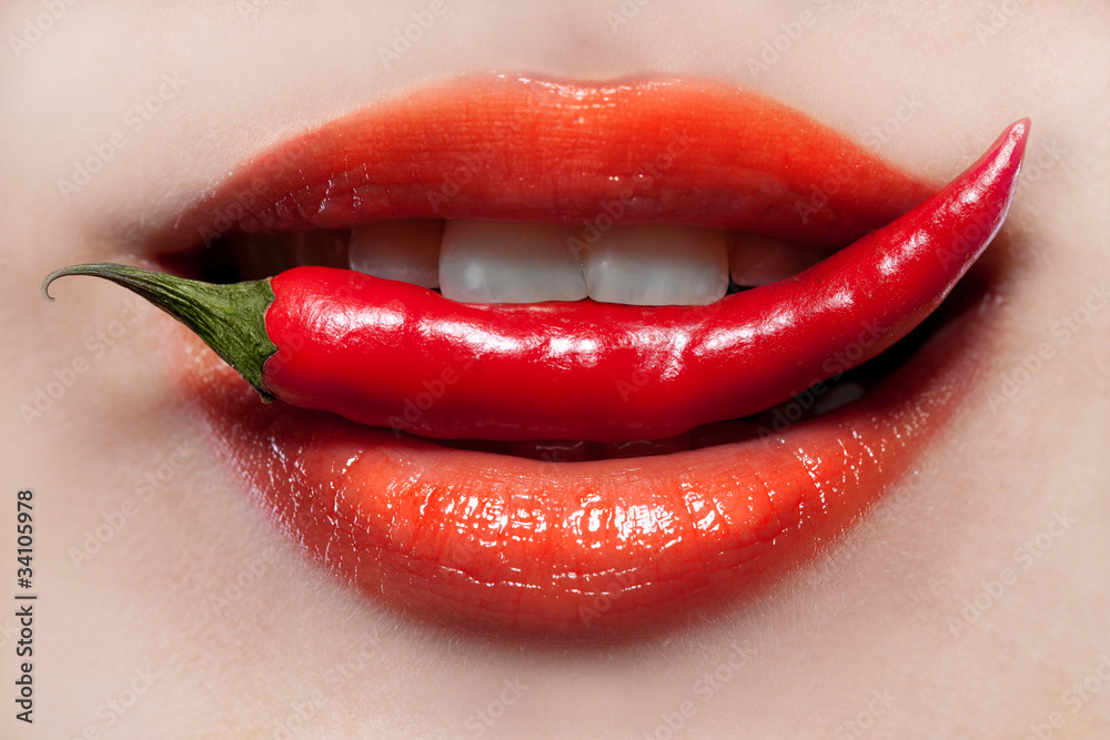 Obraz Tryptyk Woman lips and chili pepper