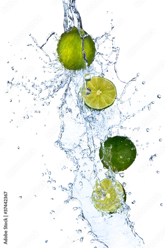 Obraz Tryptyk Fresh limes with water splash,