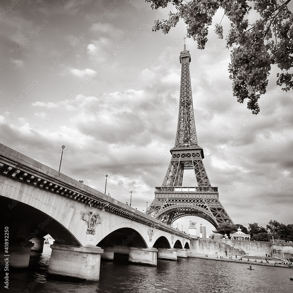 Obraz na płótnie Eiffel tower view from Seine