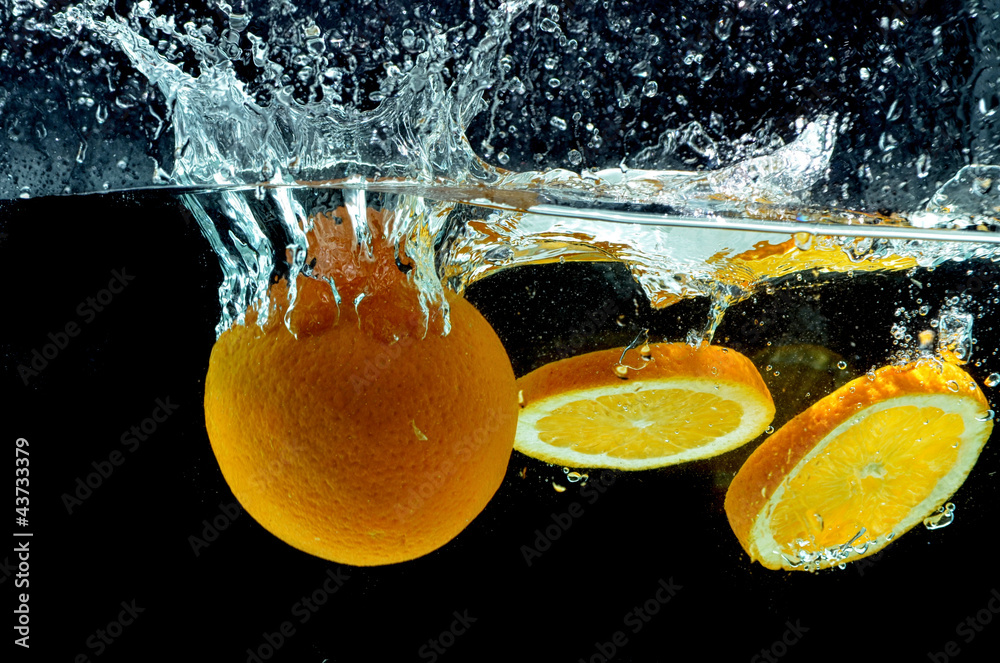 Obraz Tryptyk Orange Fruit Splash on water