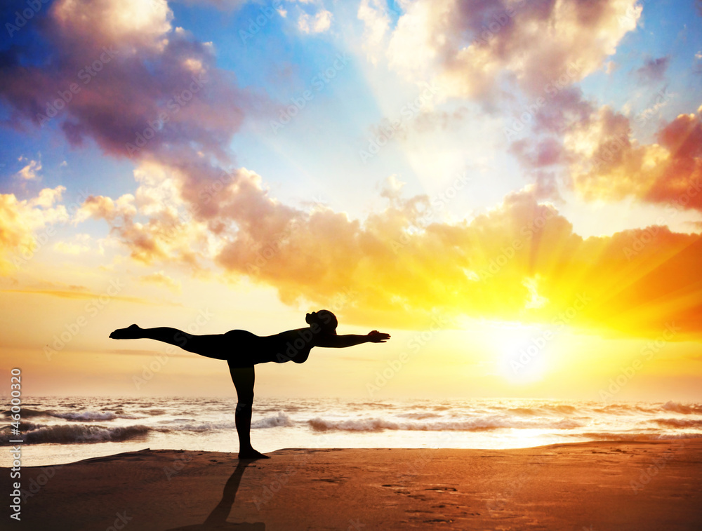 Obraz Kwadryptyk Yoga silhouette on the beach
