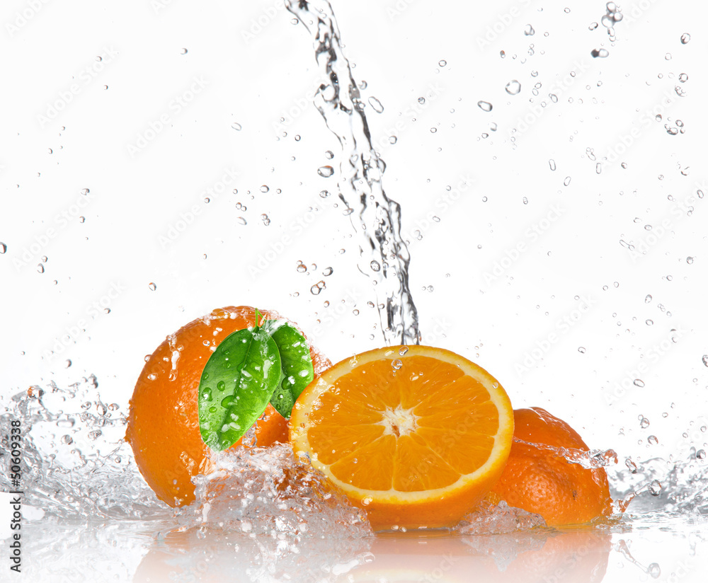 Fototapeta Oranges with splashing water