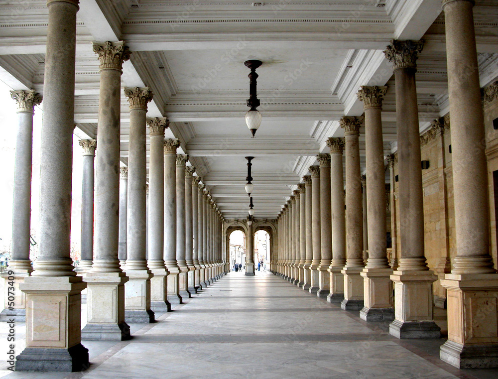 Obraz Tryptyk Colonnade in the famous spa