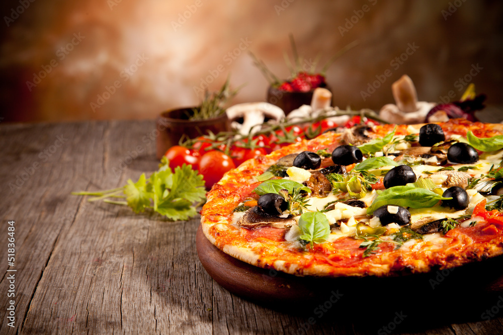 Obraz Tryptyk Delicious fresh pizza served