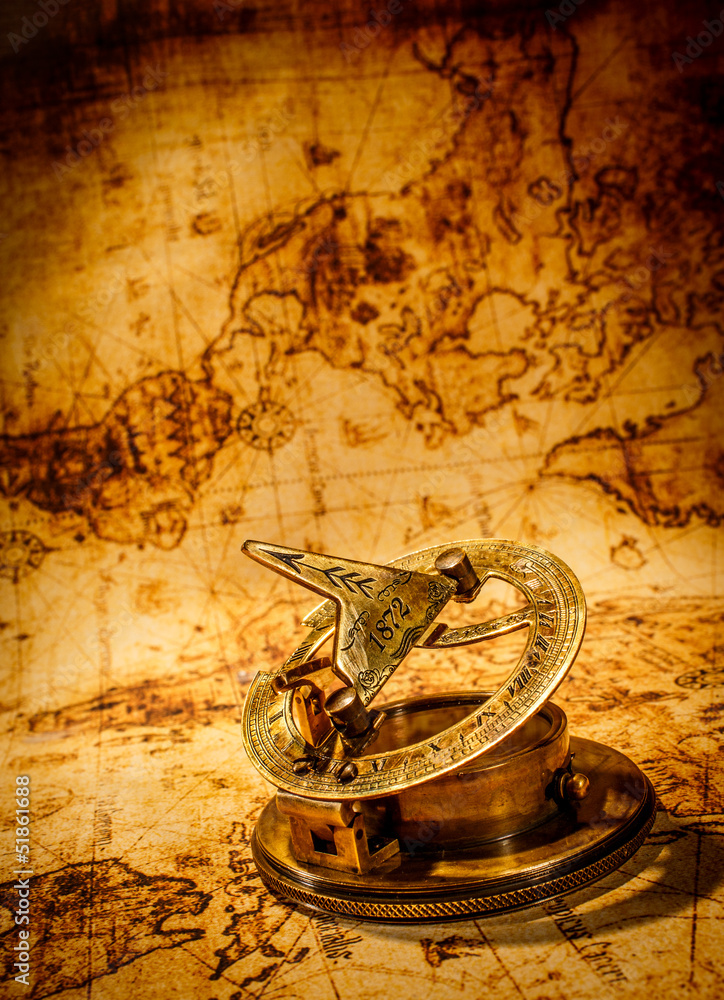 Obraz Pentaptyk Vintage compass lies on an