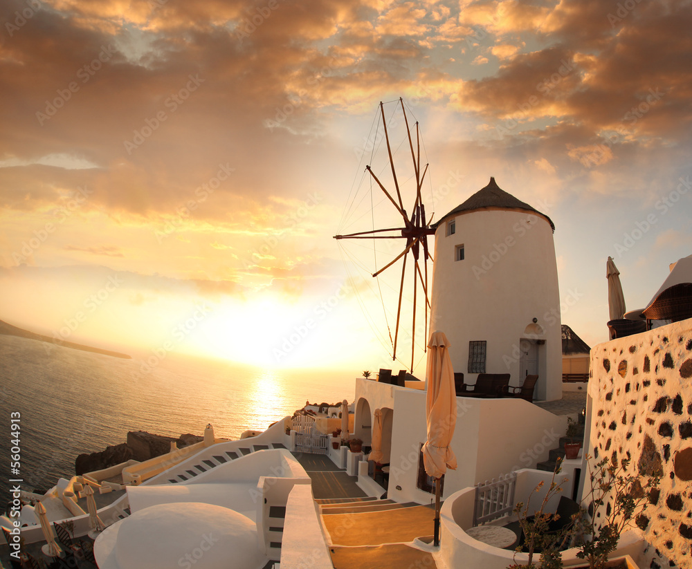 Obraz Tryptyk Windmill in Santorini against