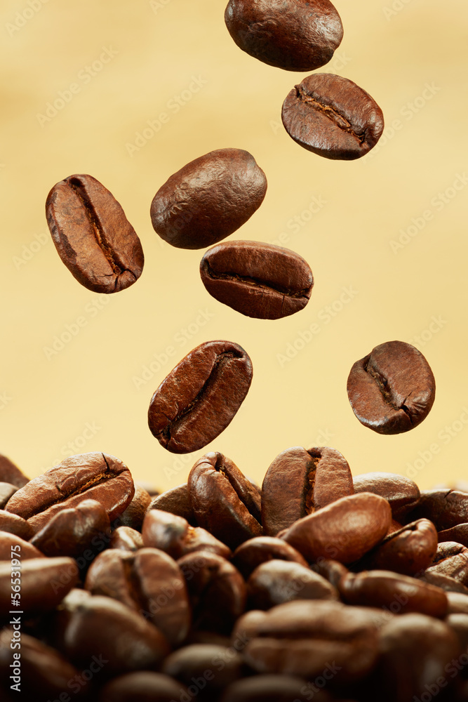 Fototapeta coffee beans falling