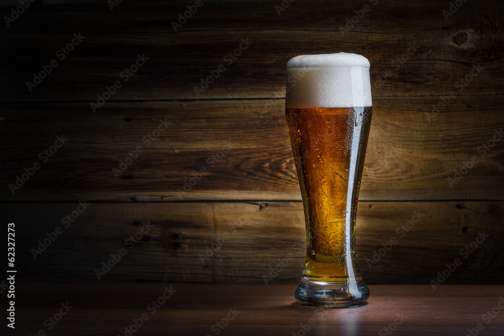 Obraz Kwadryptyk beer glass on a wooden