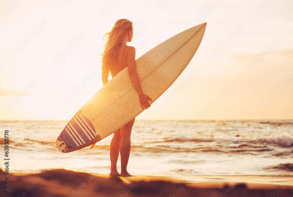 Fototapeta Surfer girl on the beach at