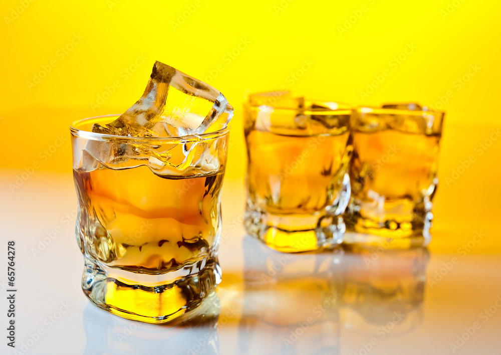 Fototapeta whisky with ice