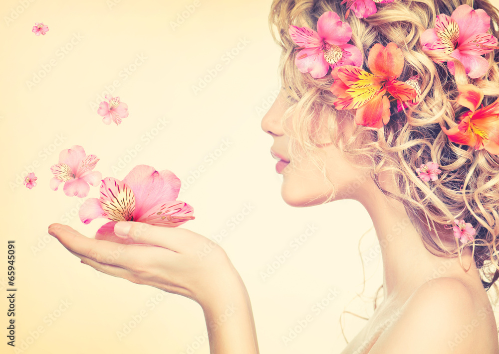 Fototapeta Girl takes beautiful flowers