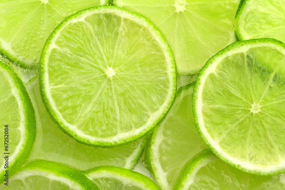 Fototapeta lime slices in sparkling water