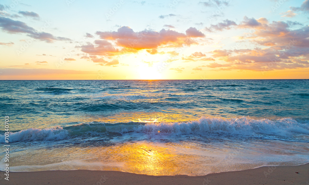 Obraz Tryptyk Sunrise over the ocean in