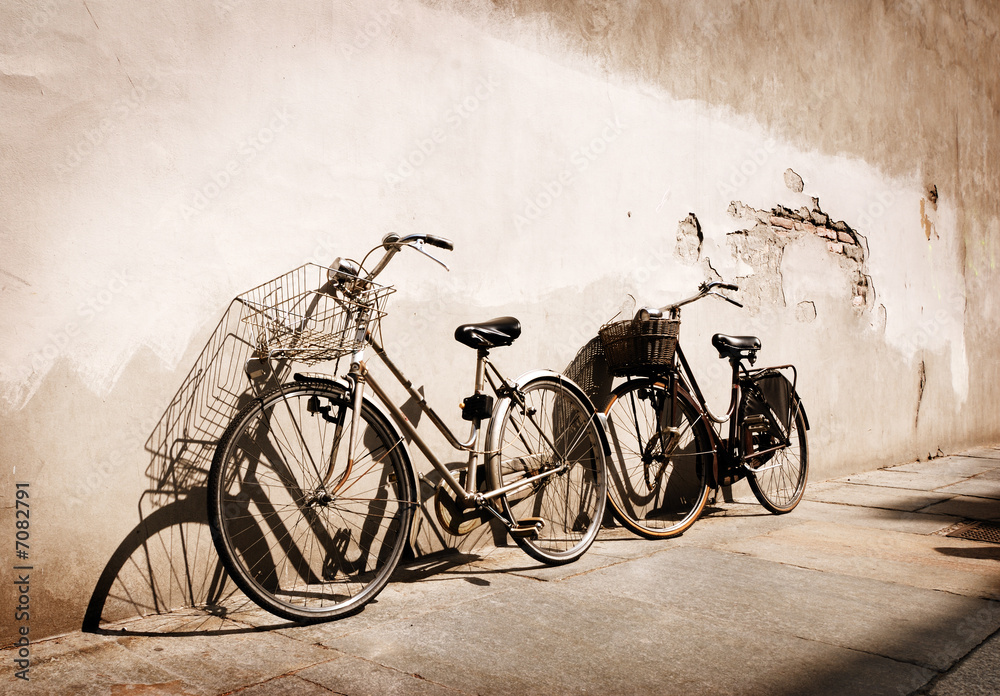 Obraz Tryptyk Italian old-style bicycles