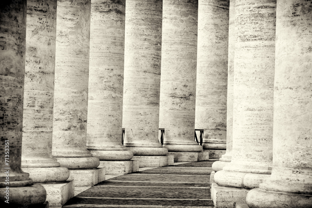 Obraz Tryptyk Colonnade in rome black and