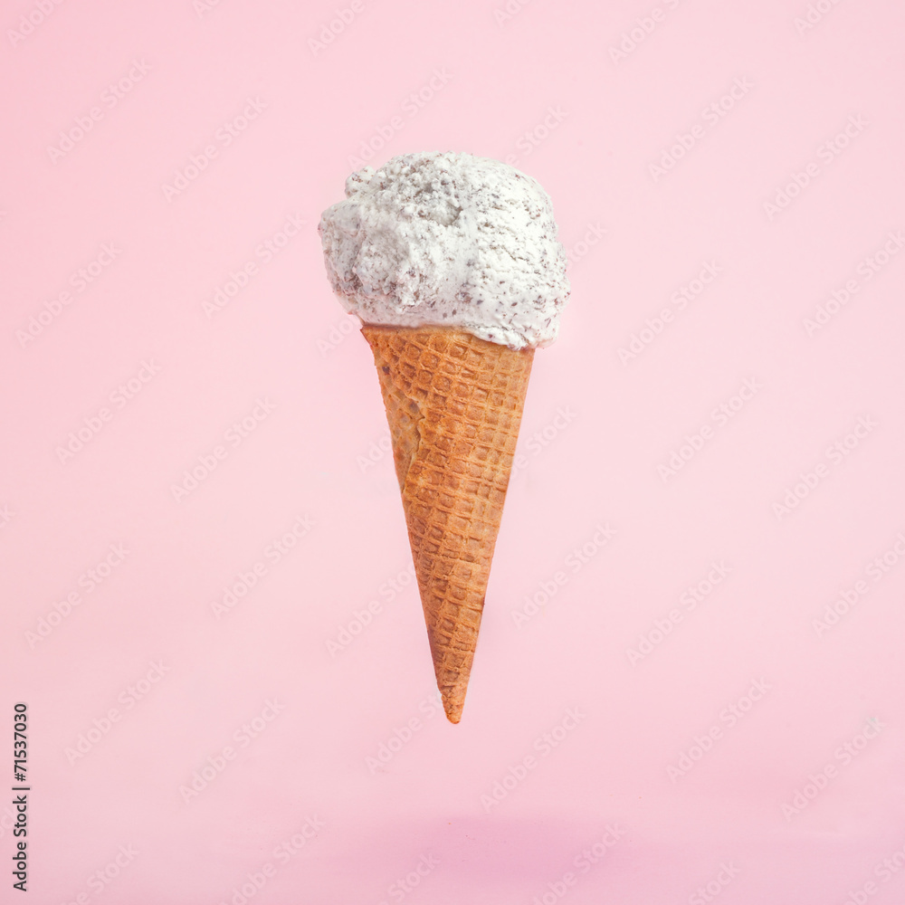 Obraz Tryptyk icecream cone on pink