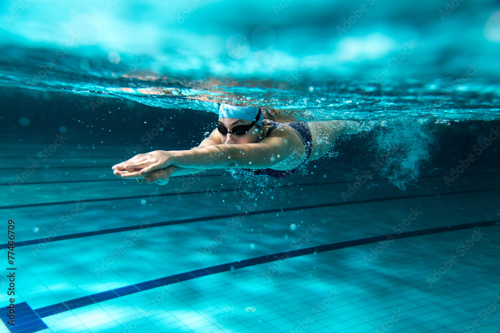 Obraz na płótnie Female swimmer at the swimming