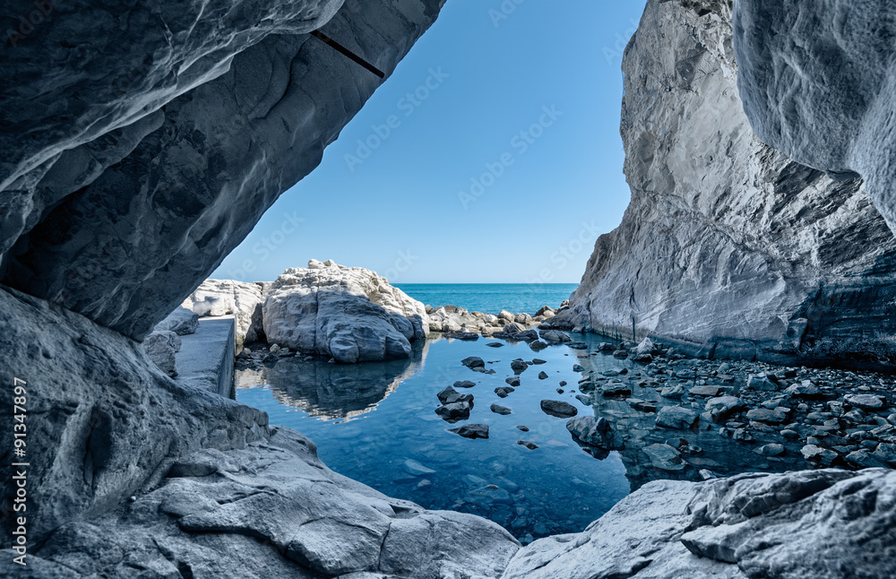 Obraz Tryptyk sea cave rocks. Grotto with
