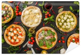 Fototapeta 一般的なピッツア　典型的なイタリア料理　Mix pizza ...