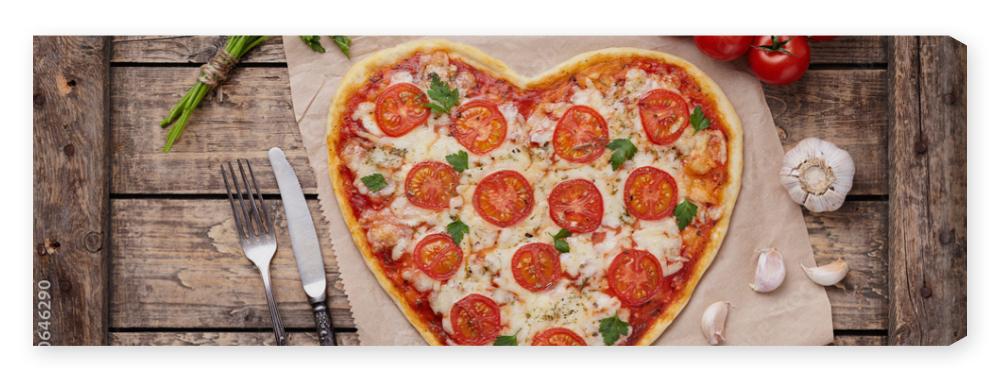 Obraz na płótnie Heart shaped pizza margherita