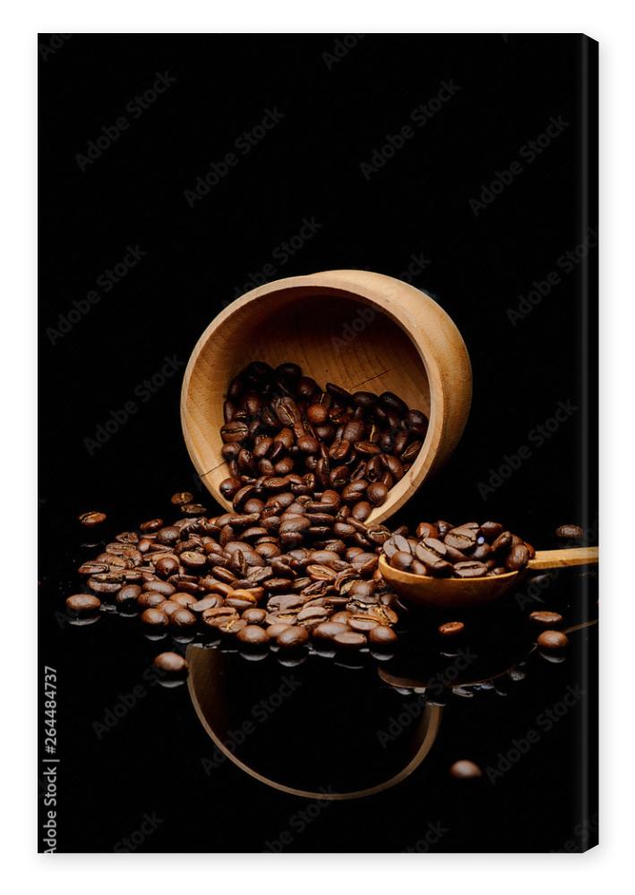 Obraz na płótnie coffe beans  and wood bowl on