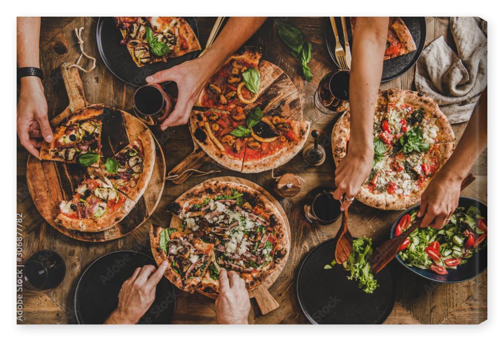 Obraz na płótnie Family or friends having pizza