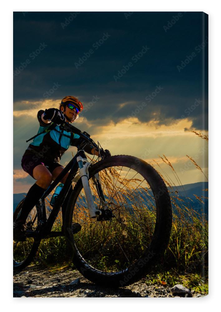 Obraz na płótnie Mountain biking woman riding