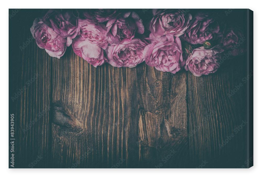 Obraz na płótnie tea rose on wooden background