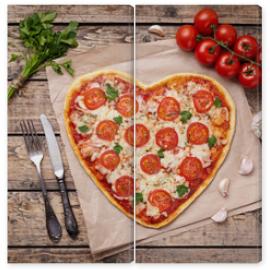 Obraz Dyptyk Heart shaped pizza margherita