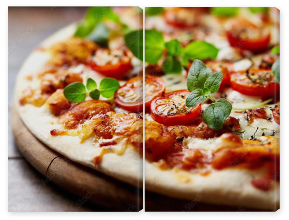 Obraz Dyptyk Tasty vegetarian pizza with