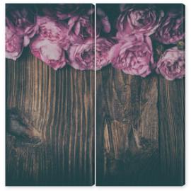 Obraz Dyptyk tea rose on wooden background