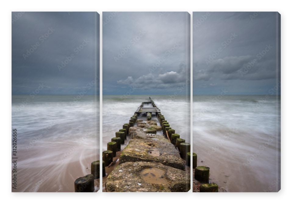 Obraz Tryptyk Baltic Sea on a cloudy and