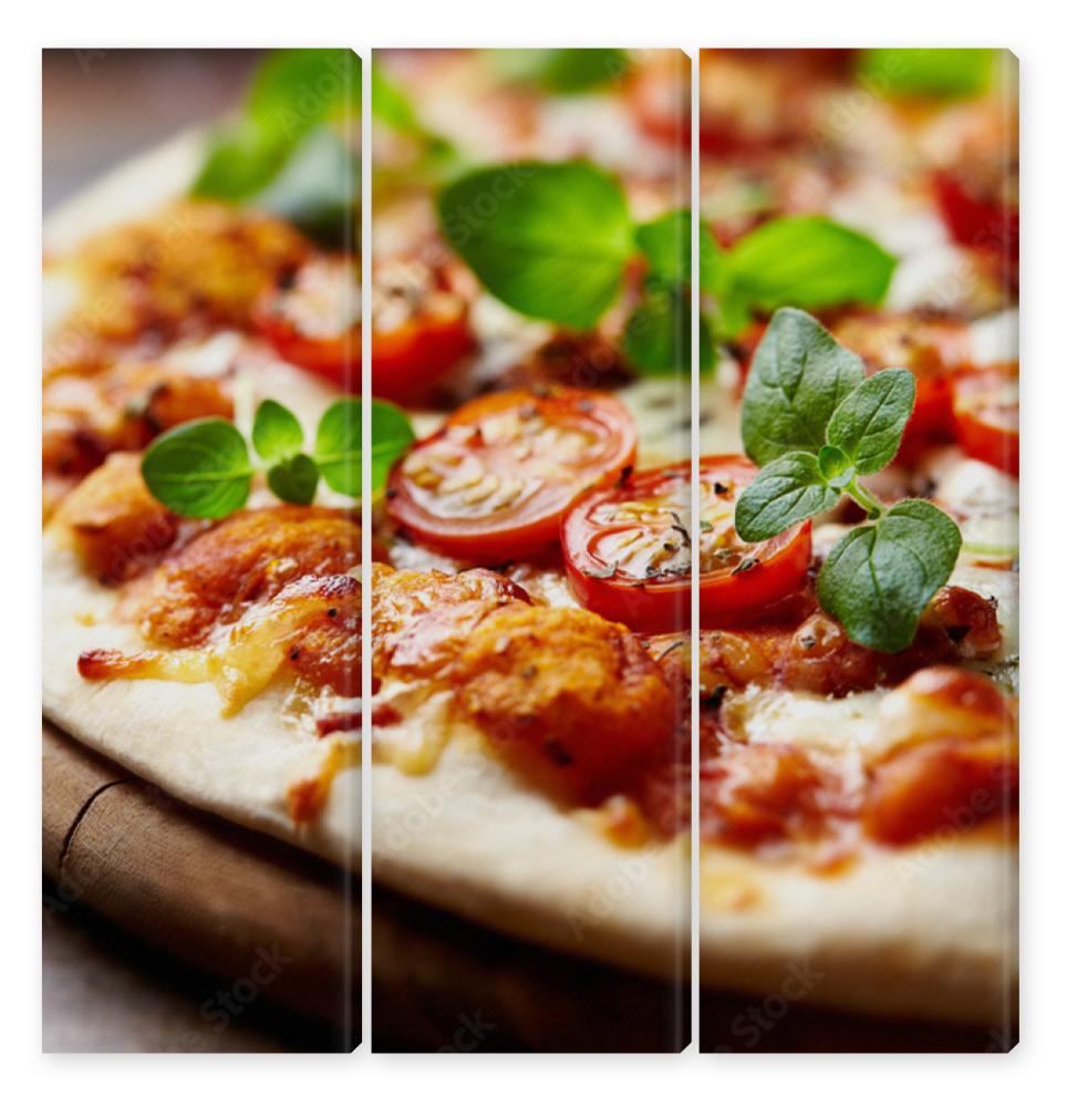 Obraz Tryptyk Tasty vegetarian pizza with