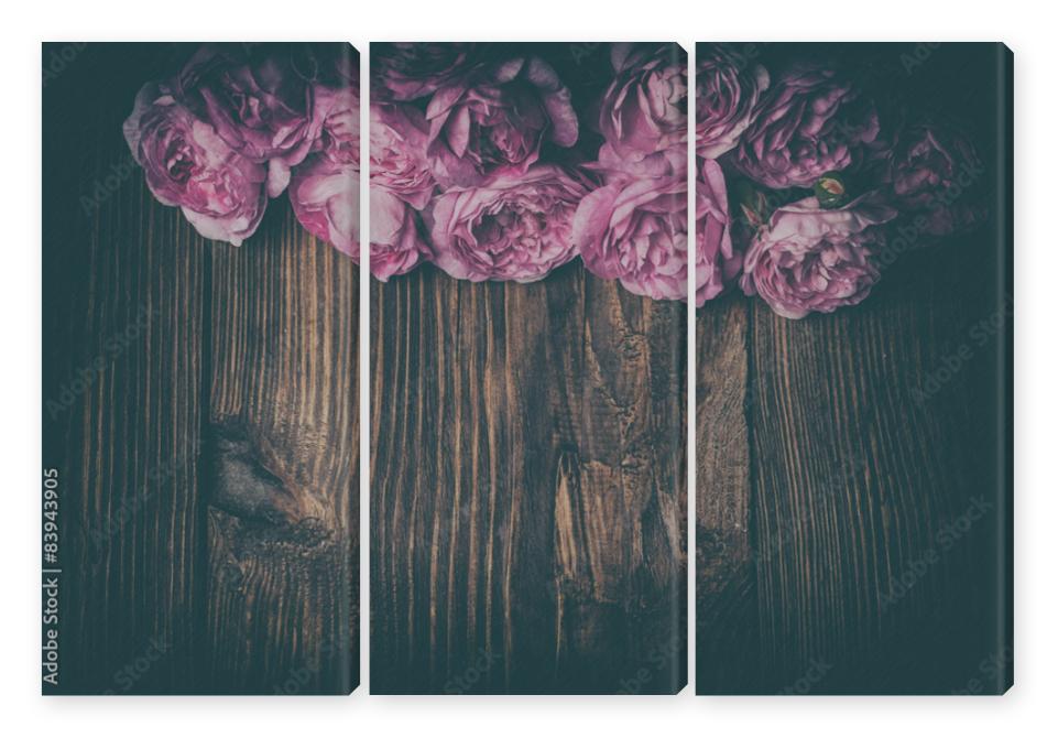 Obraz Tryptyk tea rose on wooden background